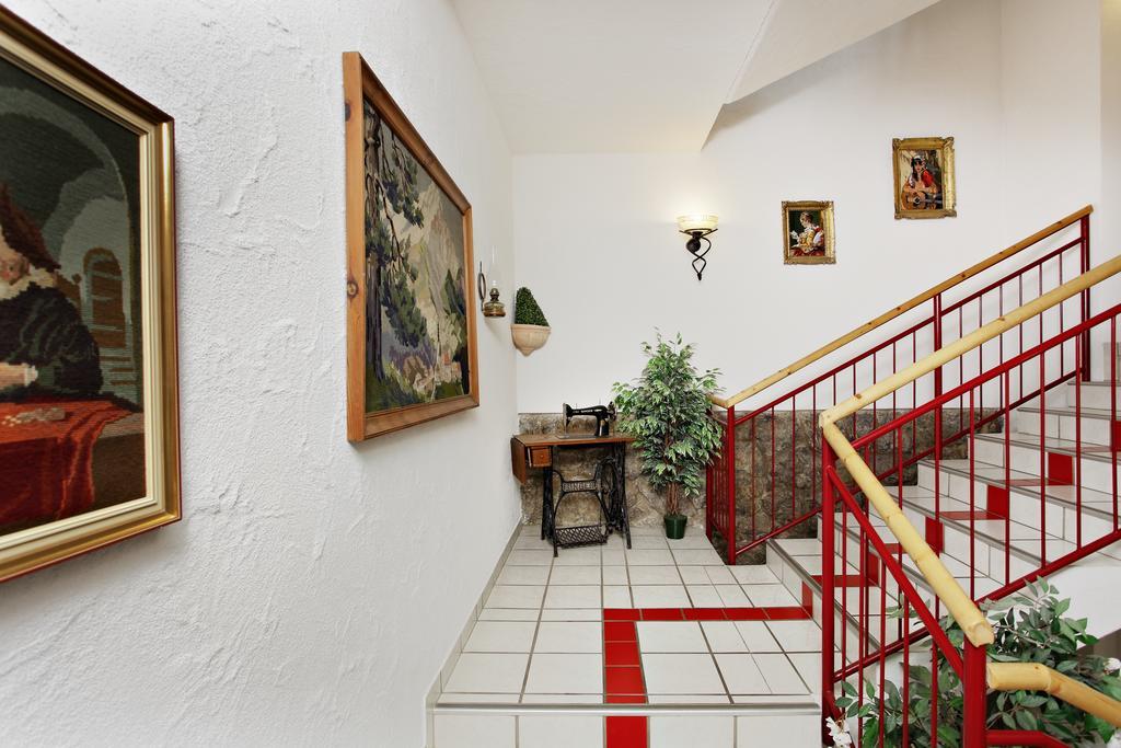 Familie Zuser Hotel Garni Миттербах Экстерьер фото